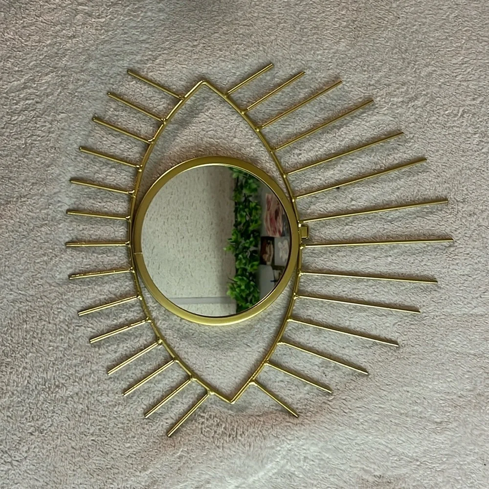 Eye Shaped Mirror !